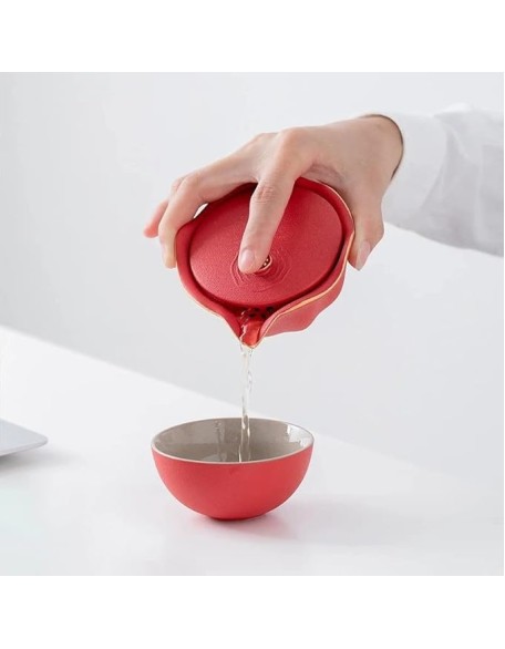 Portable Tea Set Include 1 Teapot 3 Teacups 1Can Beautiful and Easy Teapot Kettle,Chinese Travel Ceramic Portable Teaset Gaiwan (Color : Black) (Red)